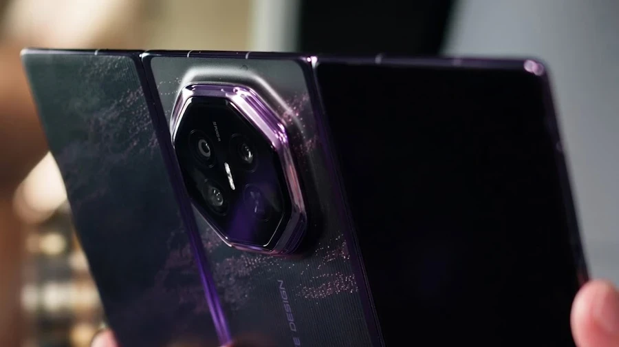 Huawei показала новий трискладаний смартфон Mate XT 2 з новим механізмом складання