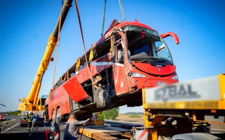 Чому треба пристібатися: страшна аварія туристичного автобуса з Польщі (ФОТО)