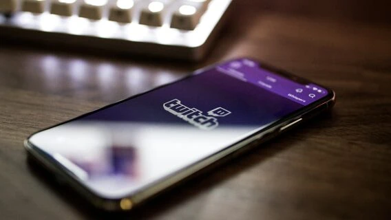 Twitch дозволив Amazon навчати ШІ на стрімах користувачів. Що потрапляє в дані?