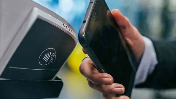 60% українців платять смартфоном: безготівкові розрахунки в Україні сягнули нового максимуму